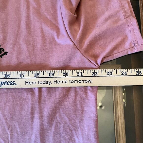 "Notโall who wander are lost" Pink T-Shirt Large LikeโNEW - Picture 7 of 9